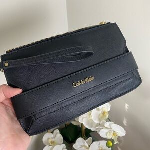 Calvin Klein wristlet bag. black. New.